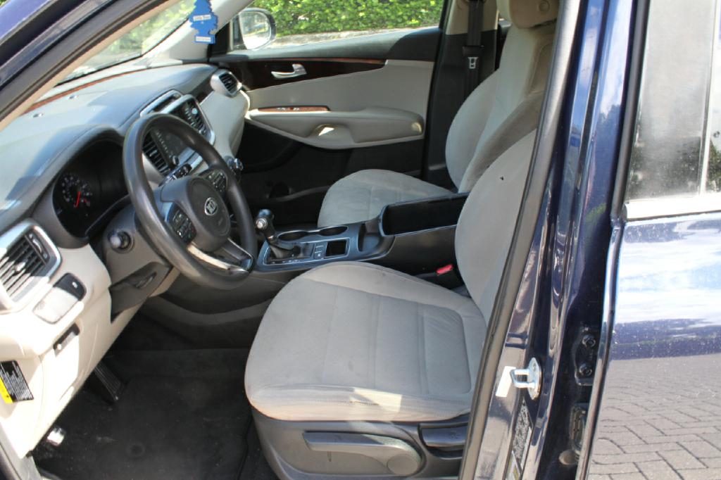Photo 9 of this KIA SORENTO