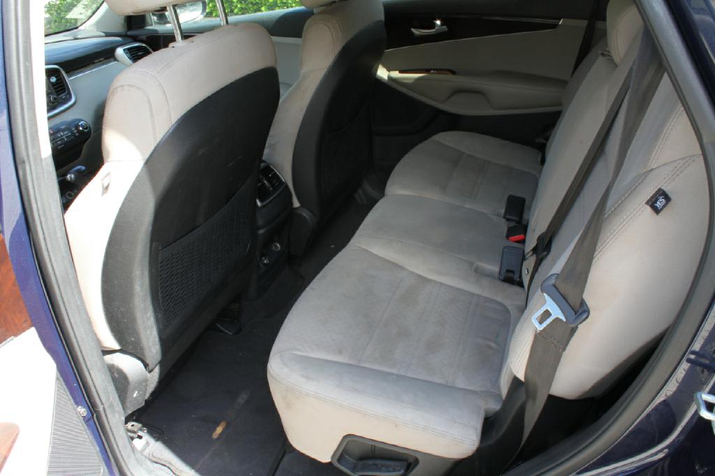 Photo 10 of this KIA SORENTO