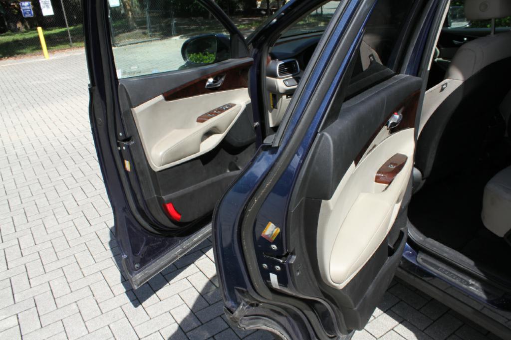 Photo 11 of this KIA SORENTO