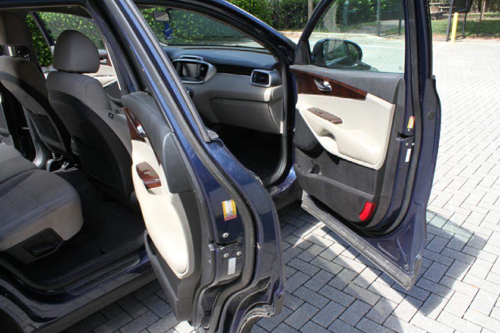 Photo 12 of this KIA SORENTO