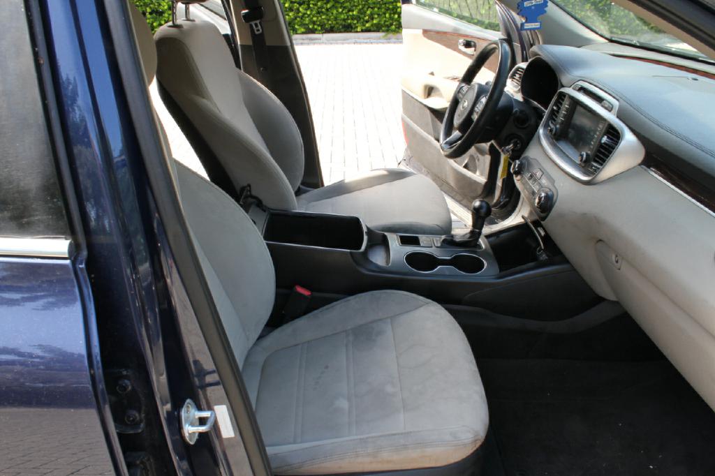 Photo 14 of this KIA SORENTO