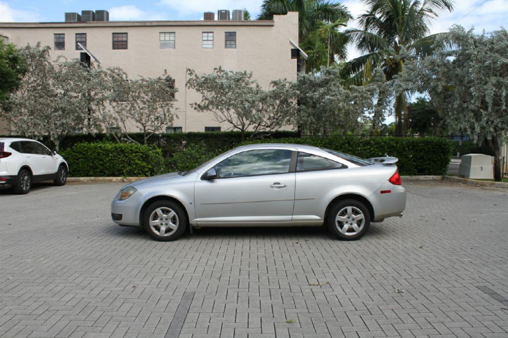 Photo 2 of this PONTIAC G5