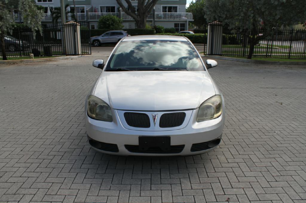 Photo 3 of this PONTIAC G5