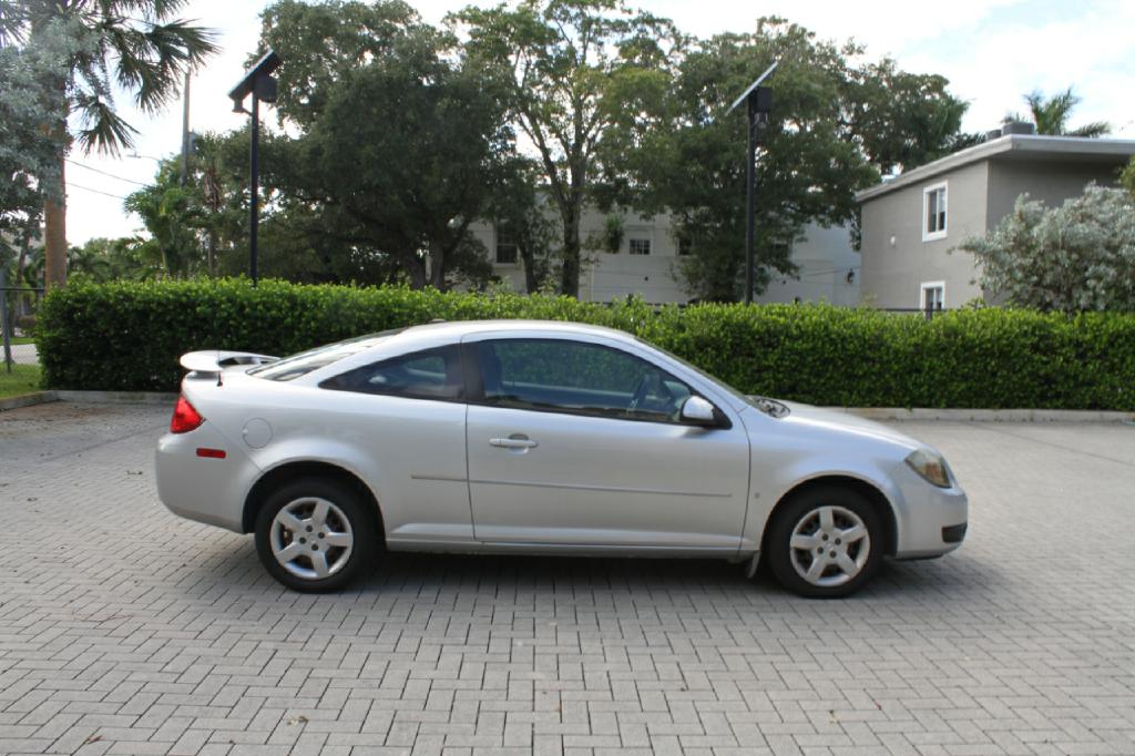 Photo 5 of this PONTIAC G5