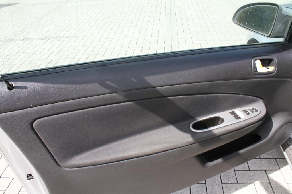 Photo 10 of this PONTIAC G5
