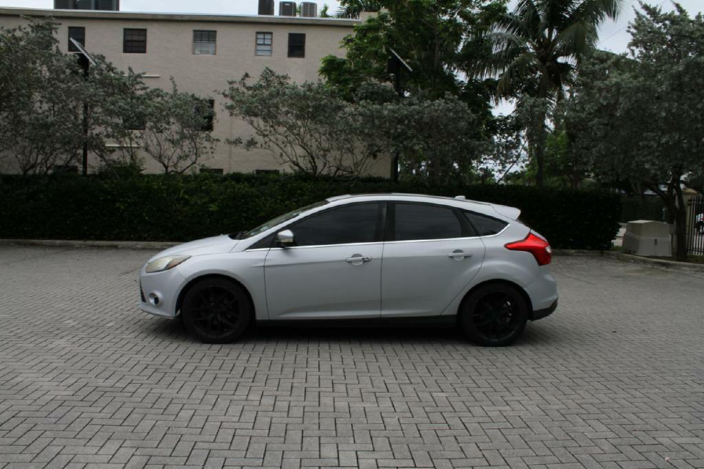 Photo 2 of this FORD FOCUS