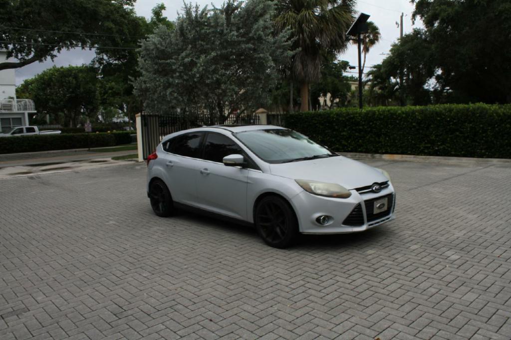Photo 4 of this FORD FOCUS