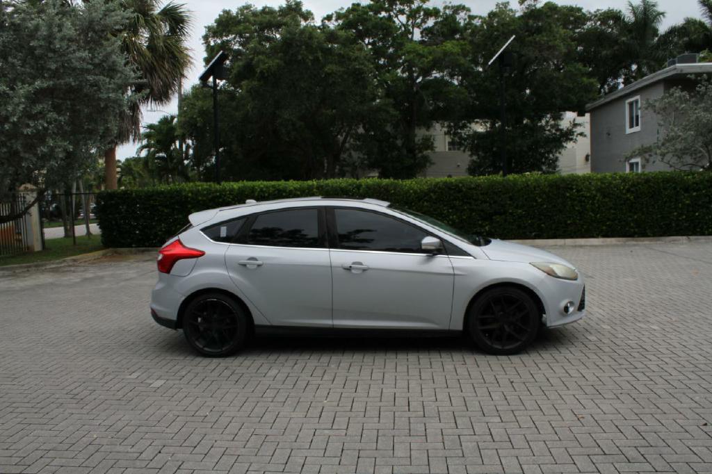 Photo 5 of this FORD FOCUS