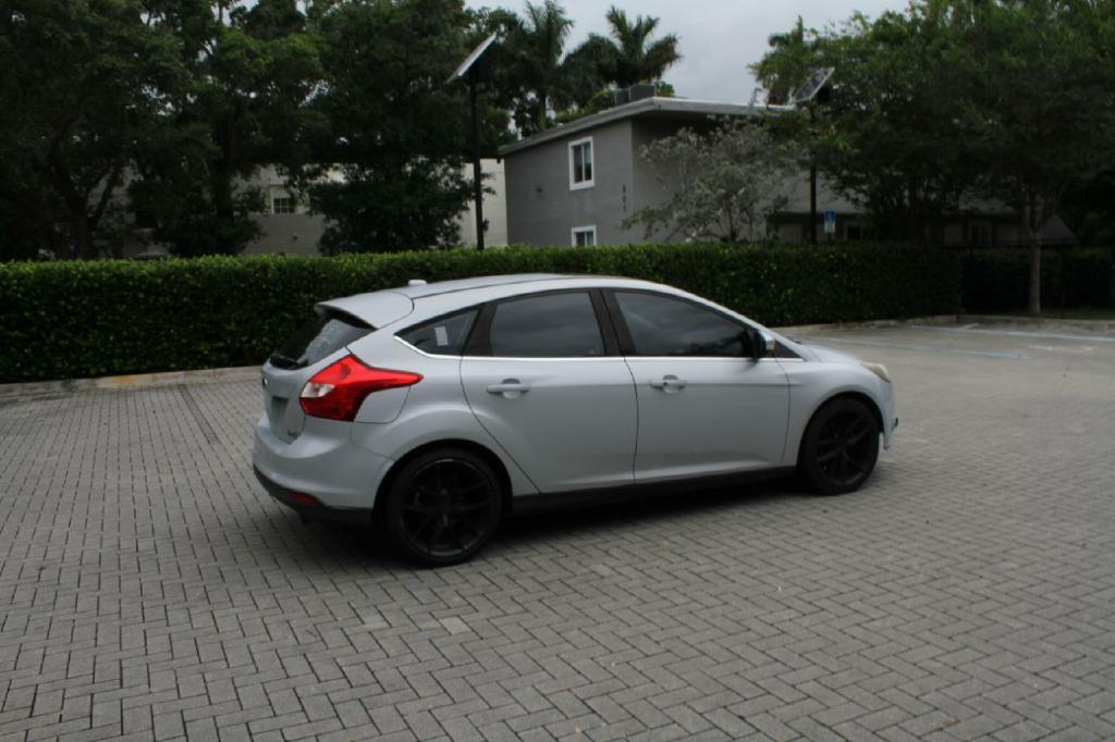 Photo 6 of this FORD FOCUS