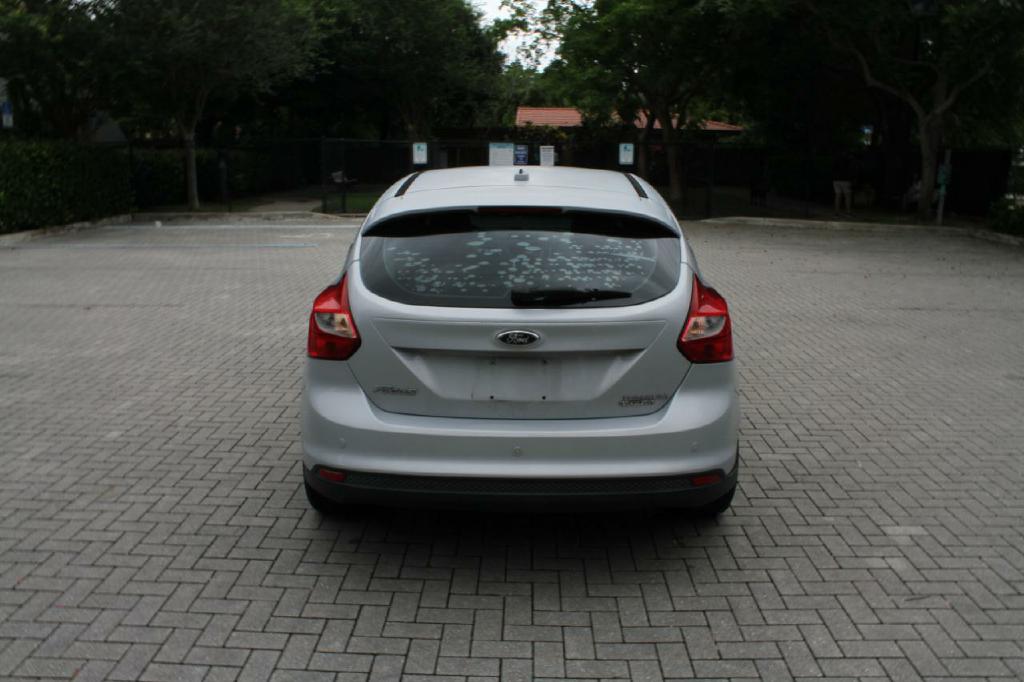 Photo 7 of this FORD FOCUS