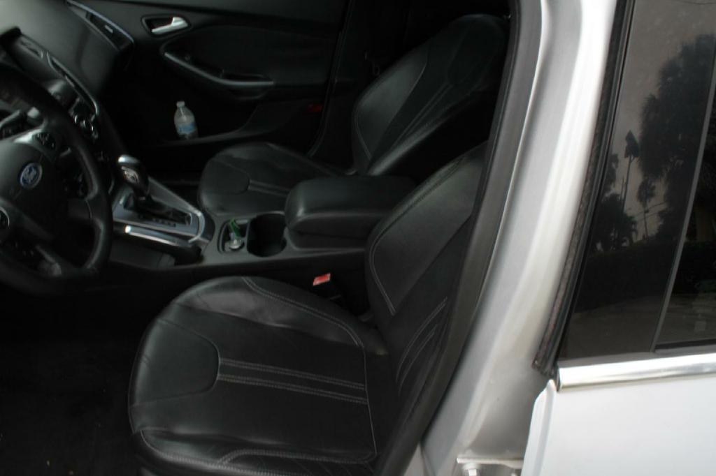 Photo 9 of this FORD FOCUS