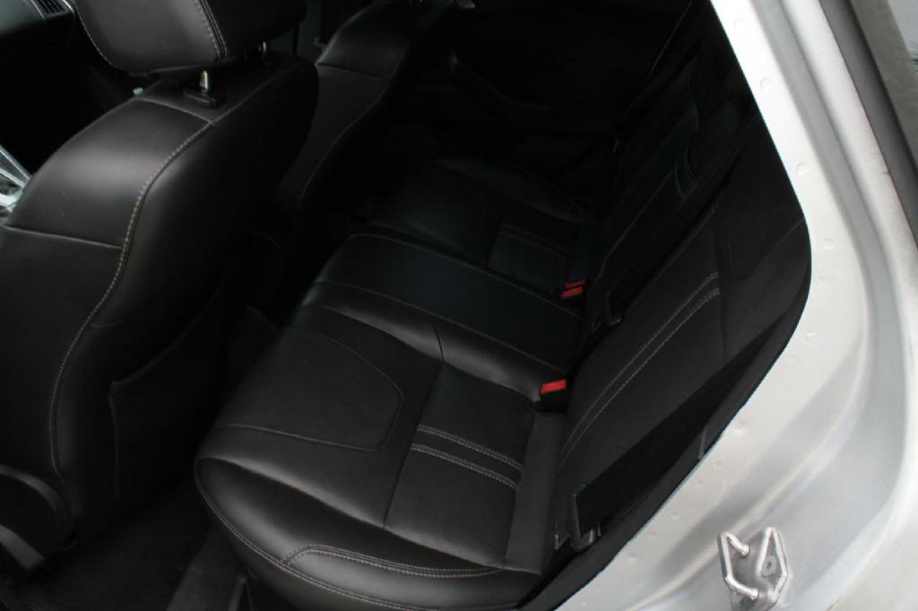 Photo 10 of this FORD FOCUS