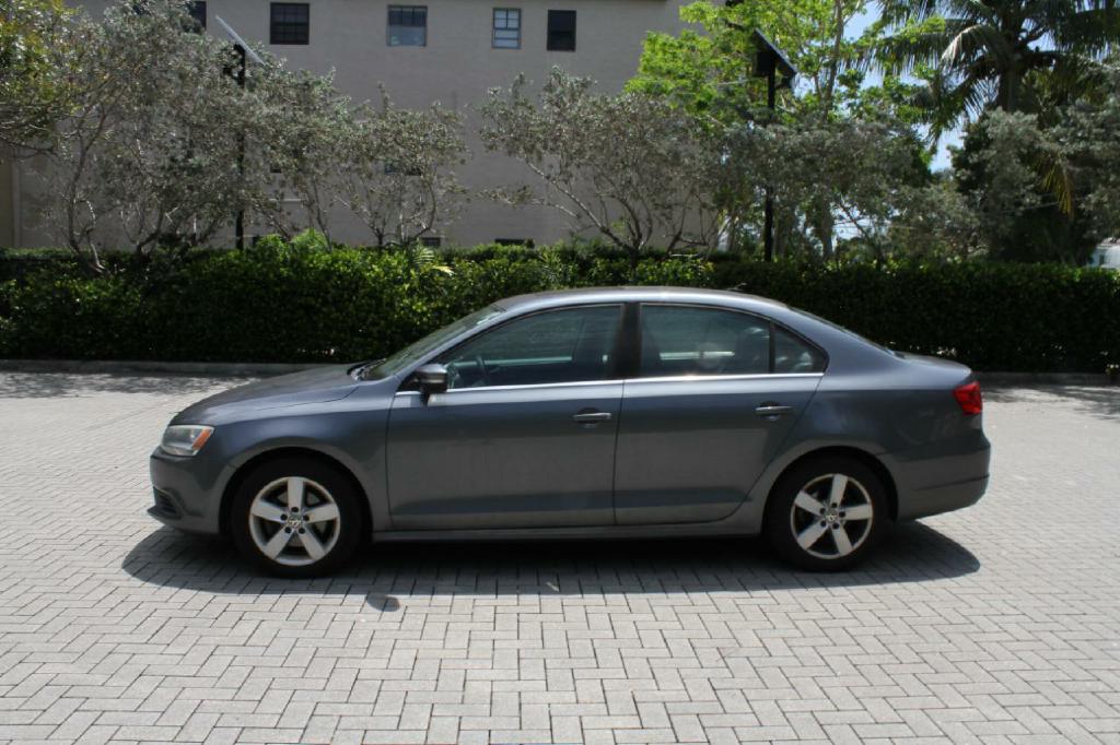 Photo 2 of this VOLKSWAGEN JETTA