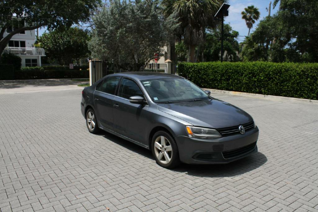 Photo 4 of this VOLKSWAGEN JETTA