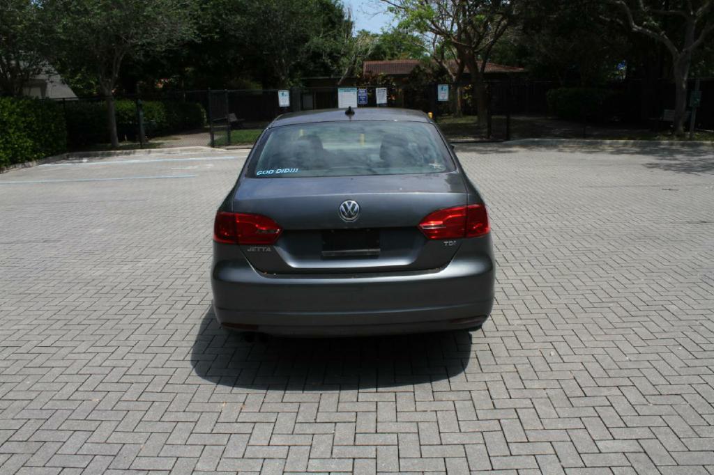 Photo 7 of this VOLKSWAGEN JETTA