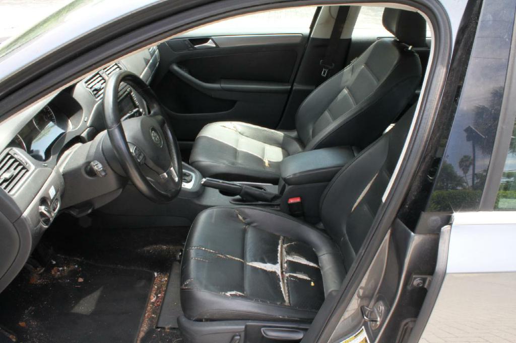 Photo 9 of this VOLKSWAGEN JETTA
