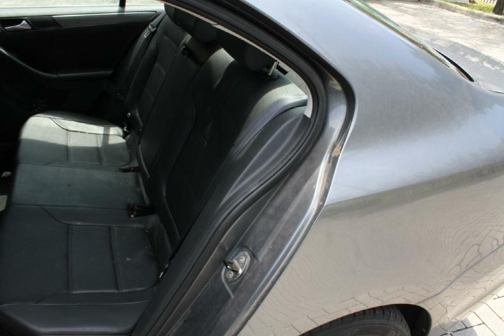 Photo 10 of this VOLKSWAGEN JETTA