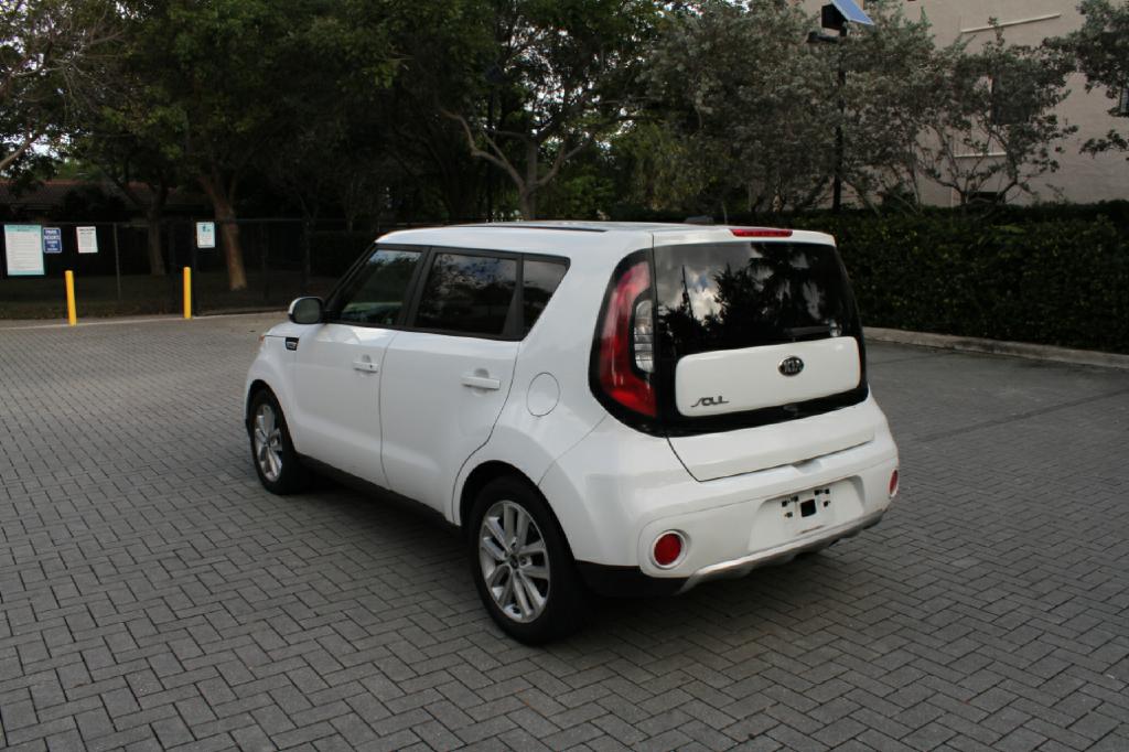 Photo 8 of this KIA SOUL