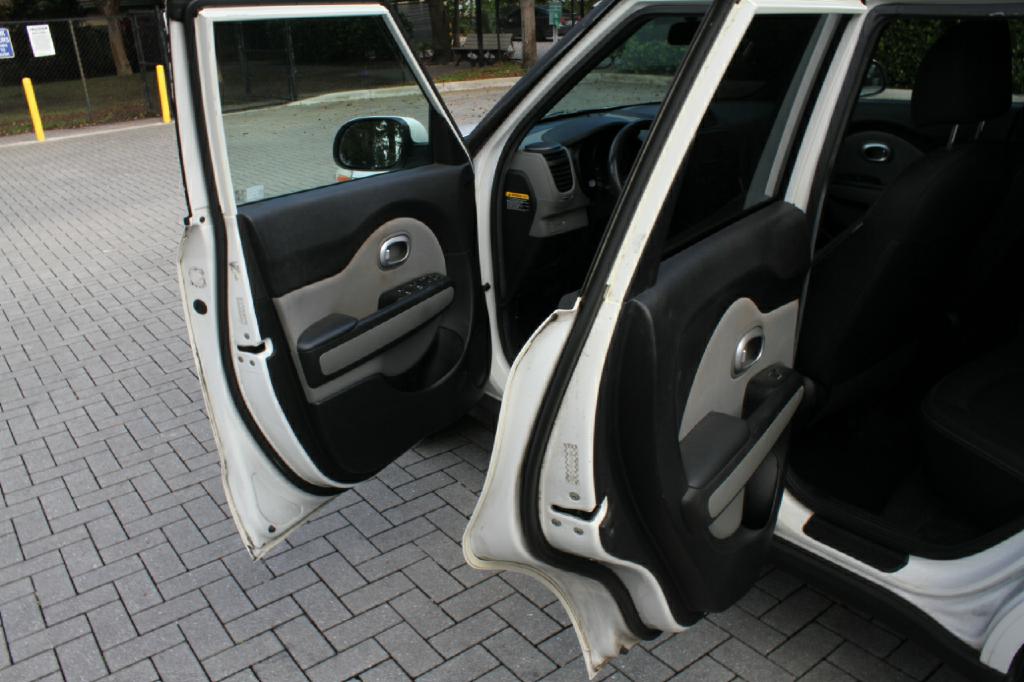 Photo 11 of this KIA SOUL