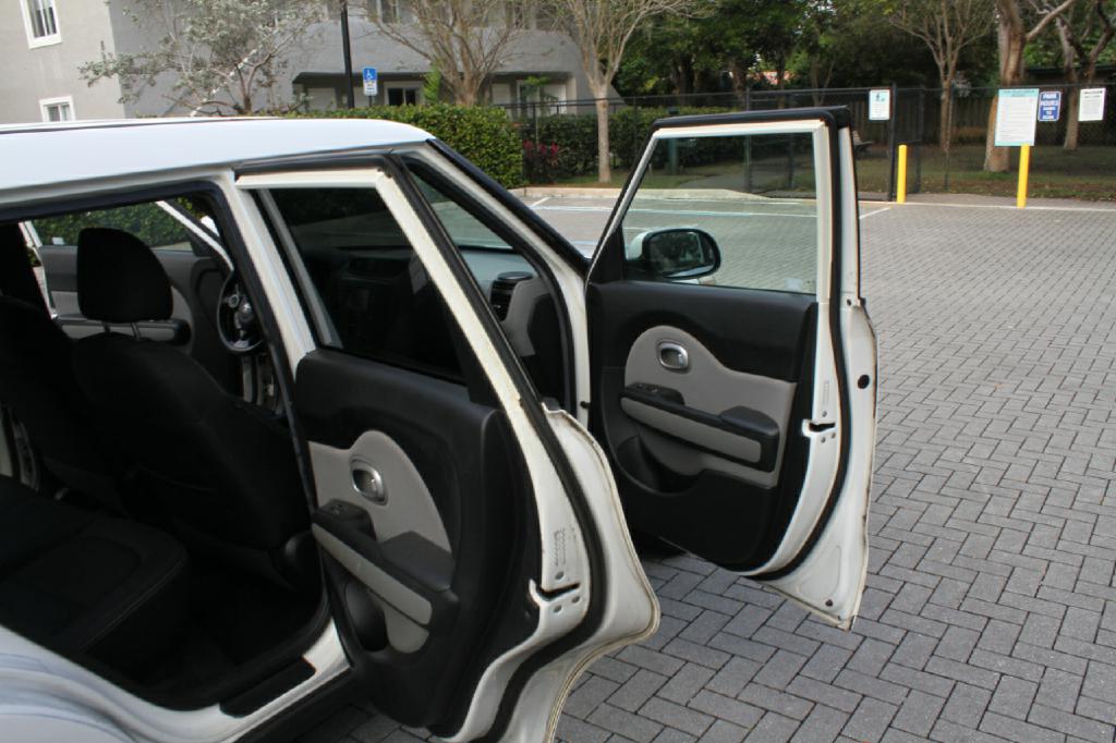 Photo 12 of this KIA SOUL