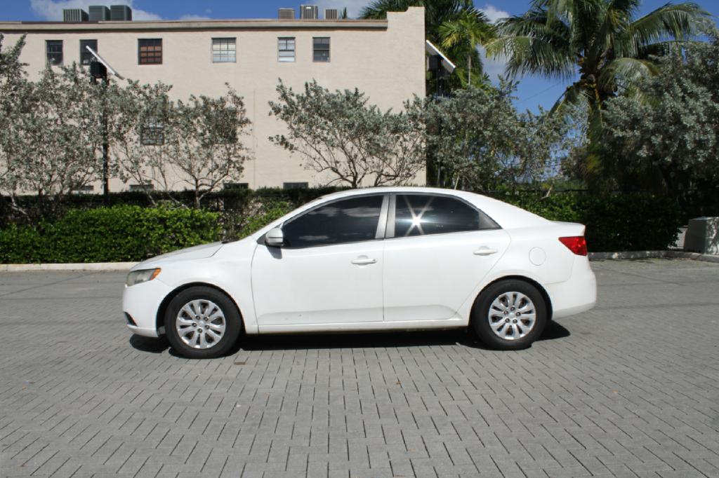 Photo 2 of this KIA FORTE