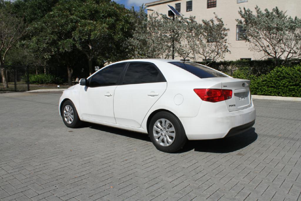 Photo 3 of this KIA FORTE