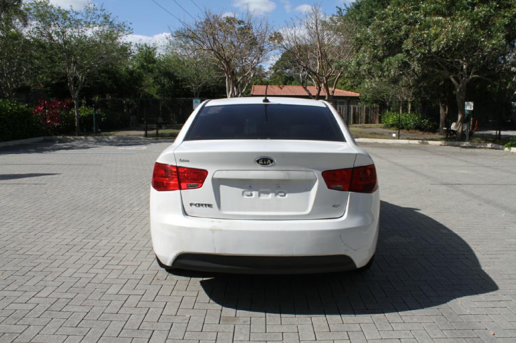 Photo 4 of this KIA FORTE