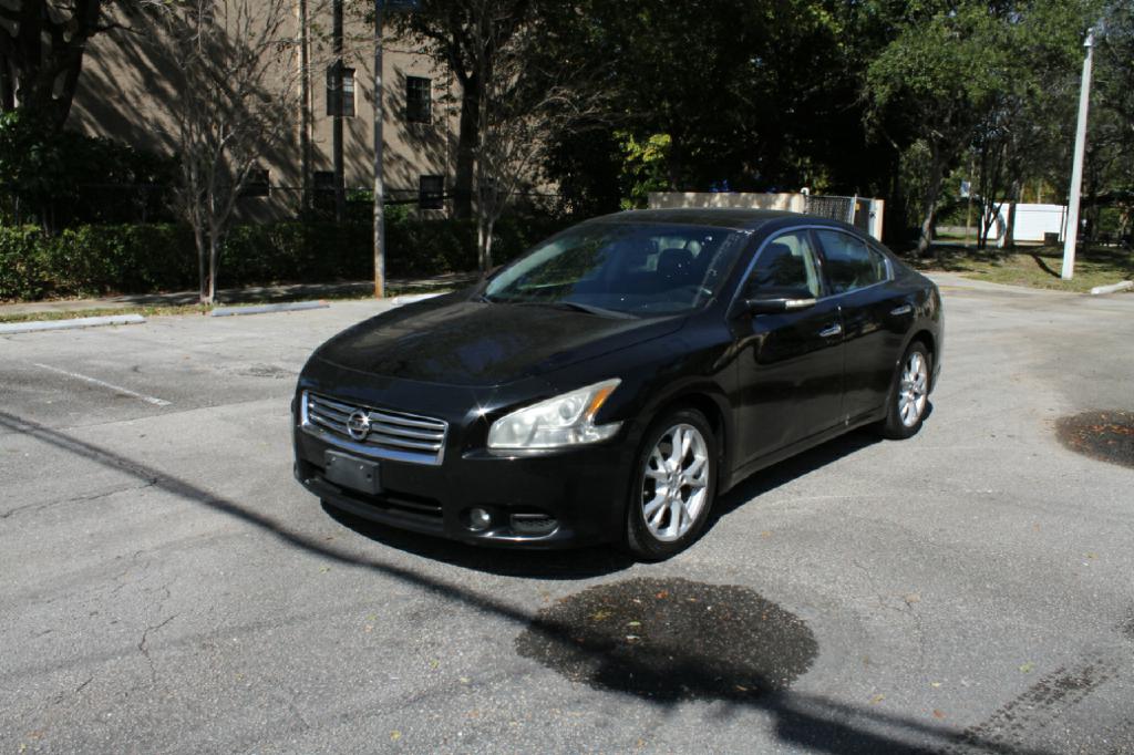 Photo 3 of this NISSAN MAXIMA