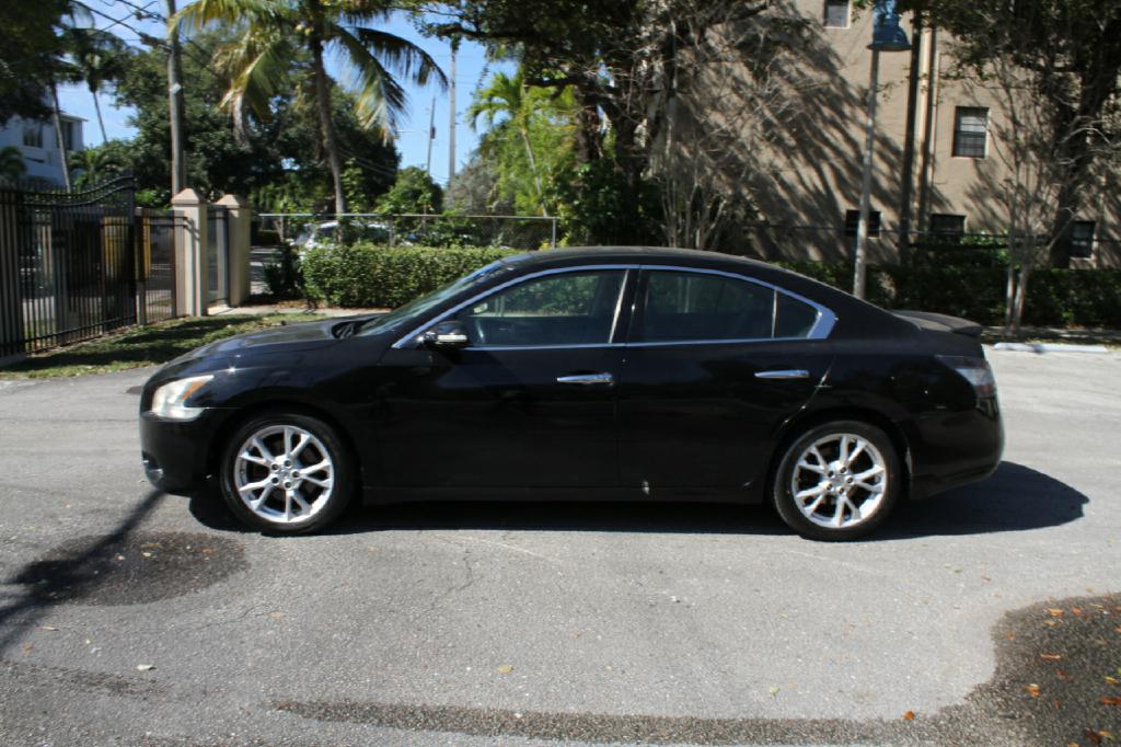 Photo 4 of this NISSAN MAXIMA