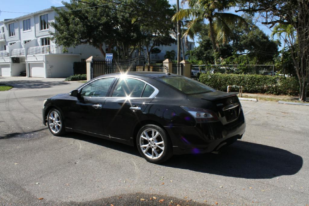 Photo 5 of this NISSAN MAXIMA