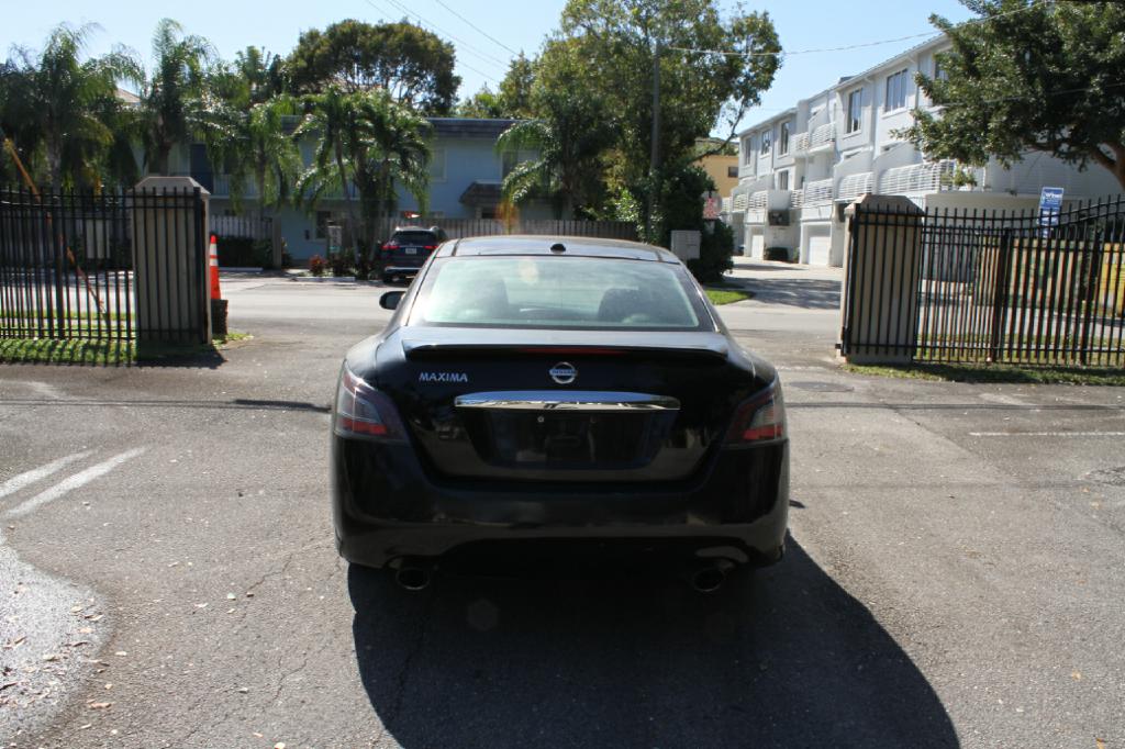 Photo 6 of this NISSAN MAXIMA