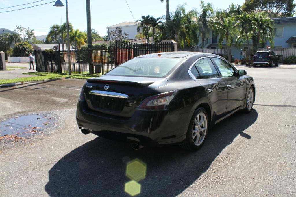 Photo 7 of this NISSAN MAXIMA