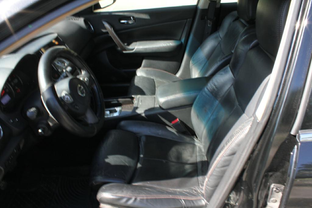 Photo 9 of this NISSAN MAXIMA