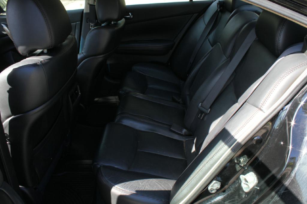 Photo 10 of this NISSAN MAXIMA