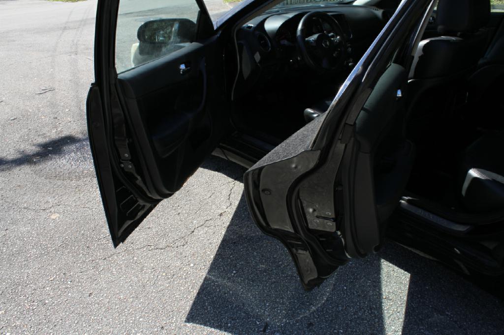 Photo 11 of this NISSAN MAXIMA