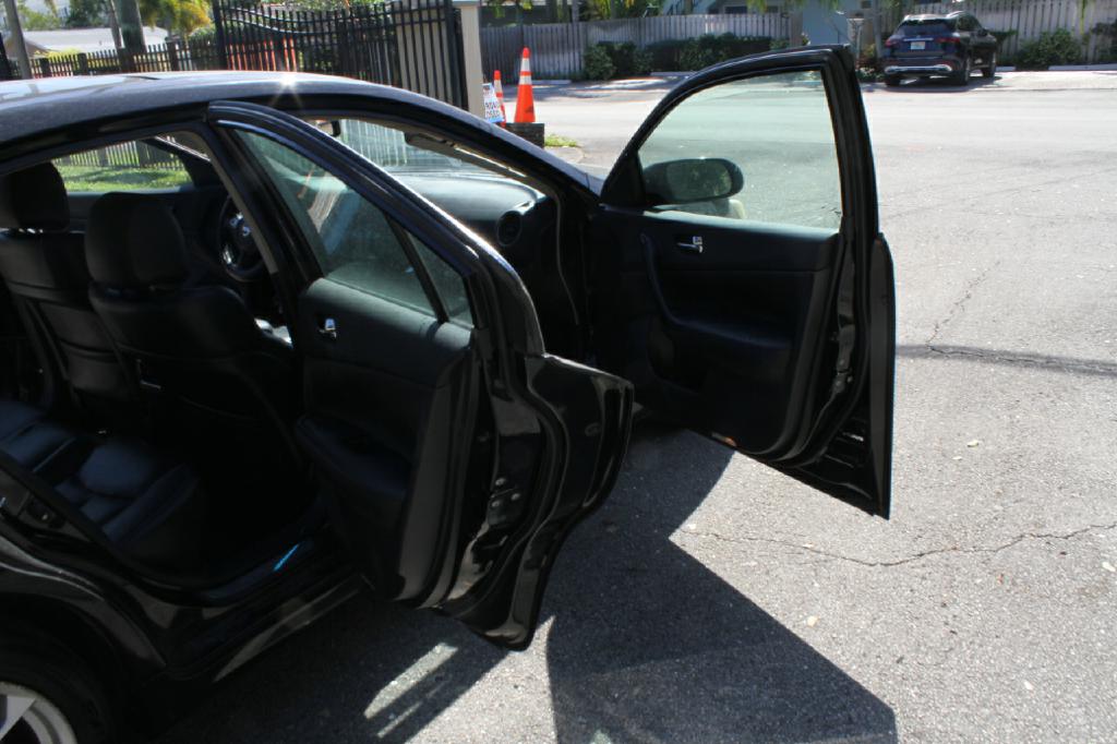 Photo 12 of this NISSAN MAXIMA