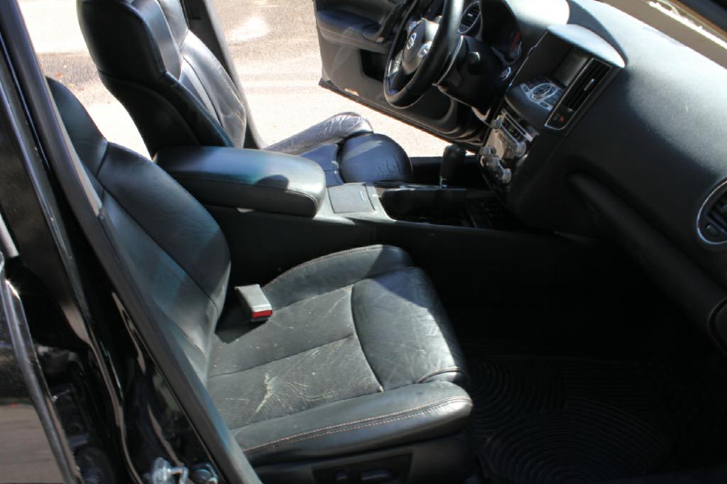 Photo 13 of this NISSAN MAXIMA