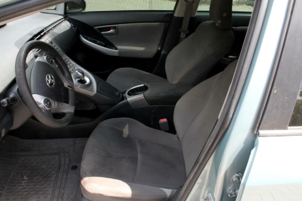 Photo 9 of this TOYOTA PRIUS