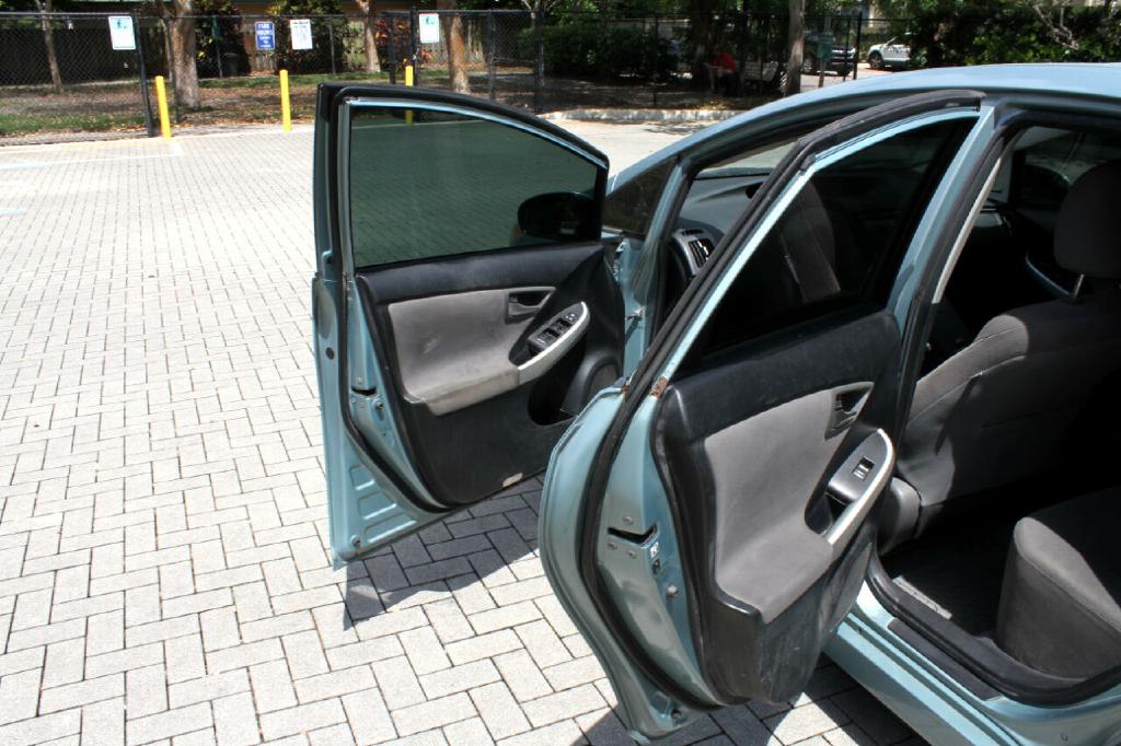 Photo 11 of this TOYOTA PRIUS