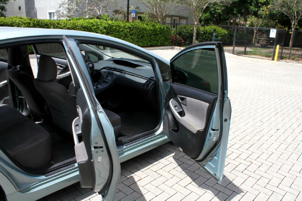 Photo 12 of this TOYOTA PRIUS