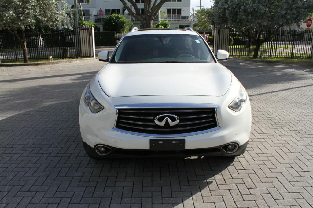Photo 3 of this INFINITI FX