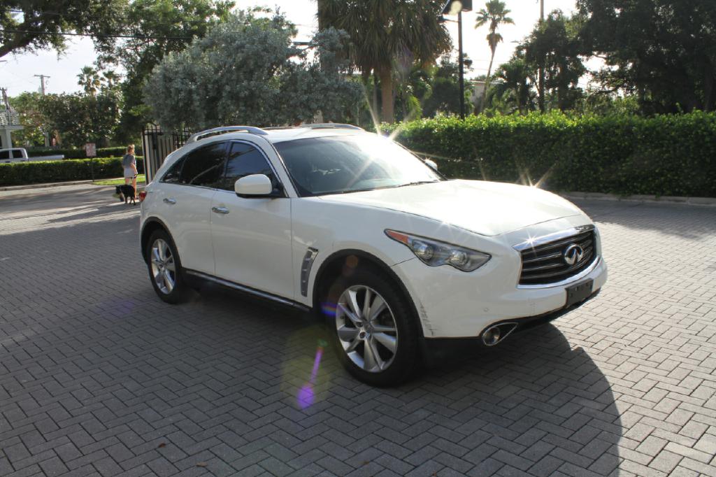 Photo 4 of this INFINITI FX