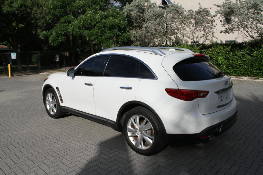 Photo 8 of this INFINITI FX