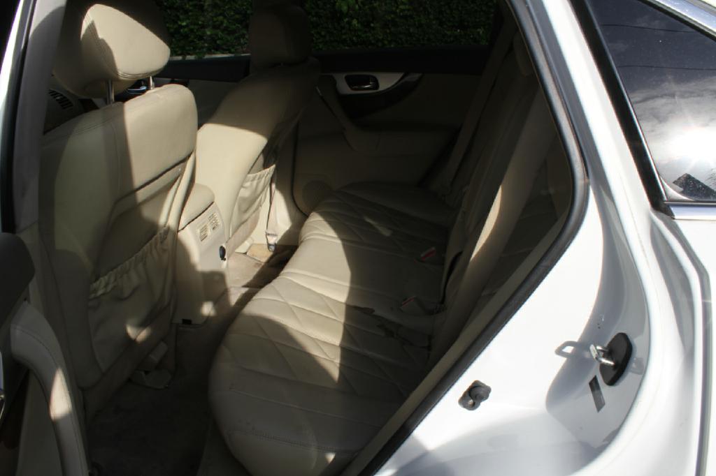 Photo 10 of this INFINITI FX