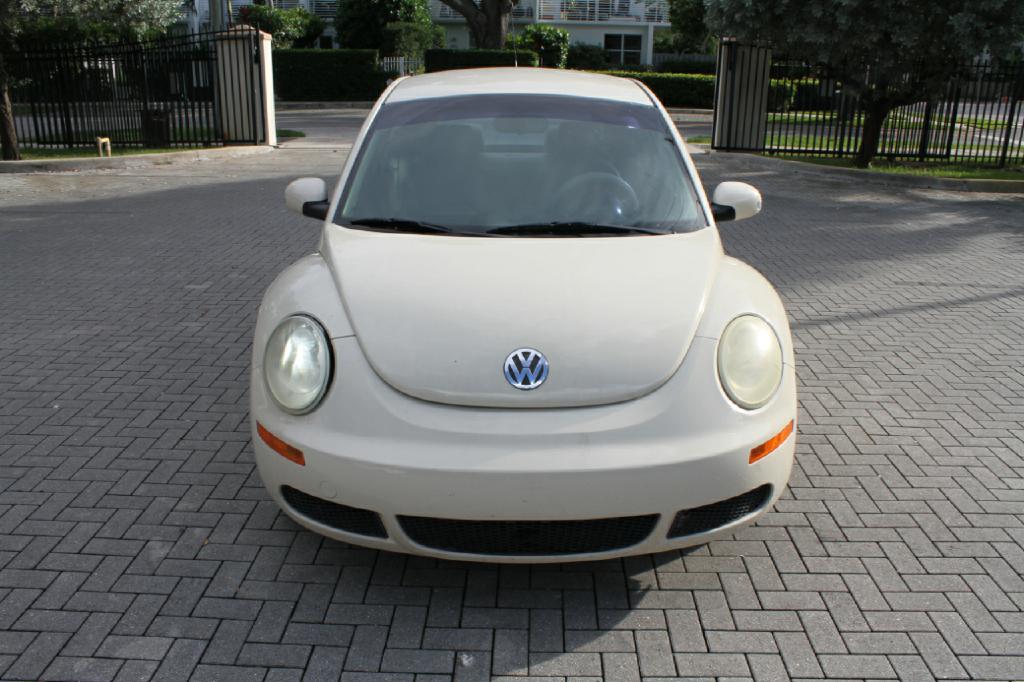 Photo 3 of this VOLKSWAGEN NEW BEETLE