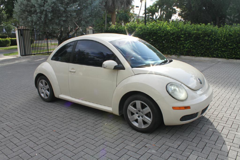 Photo 4 of this VOLKSWAGEN NEW BEETLE