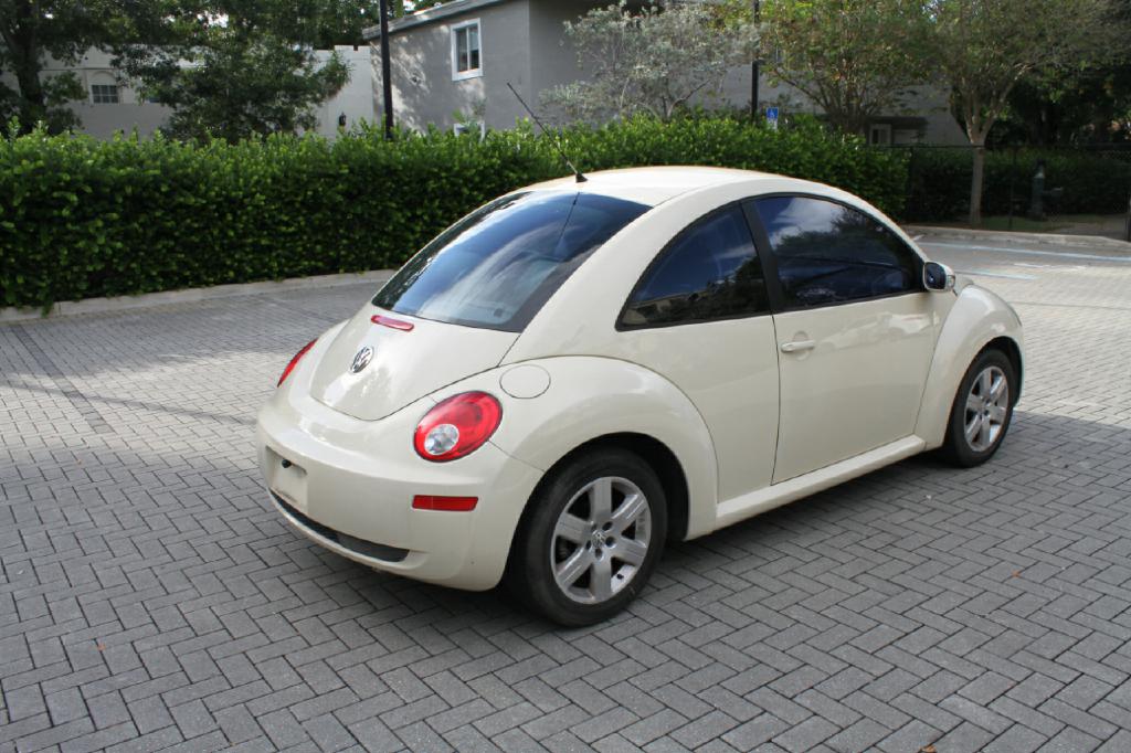 Photo 6 of this VOLKSWAGEN NEW BEETLE