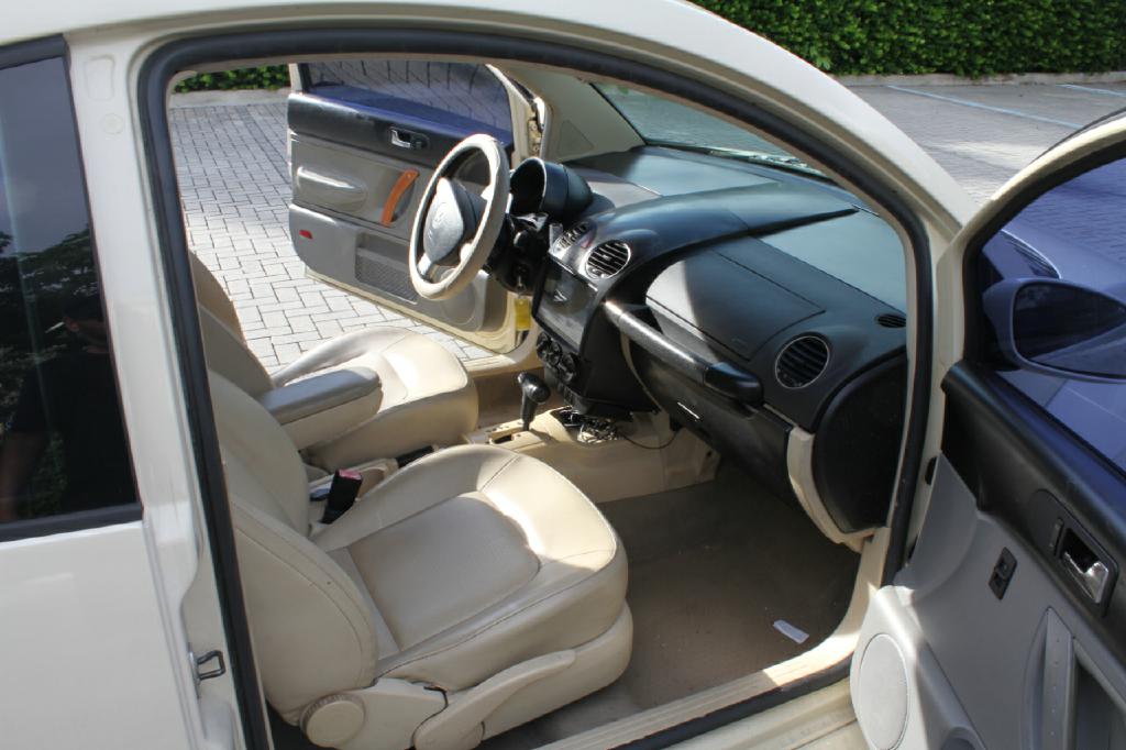 Photo 11 of this VOLKSWAGEN NEW BEETLE