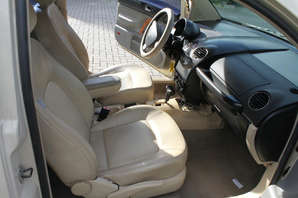 Photo 13 of this VOLKSWAGEN NEW BEETLE