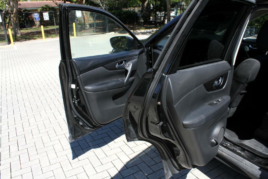 Photo 10 of this NISSAN ROGUE